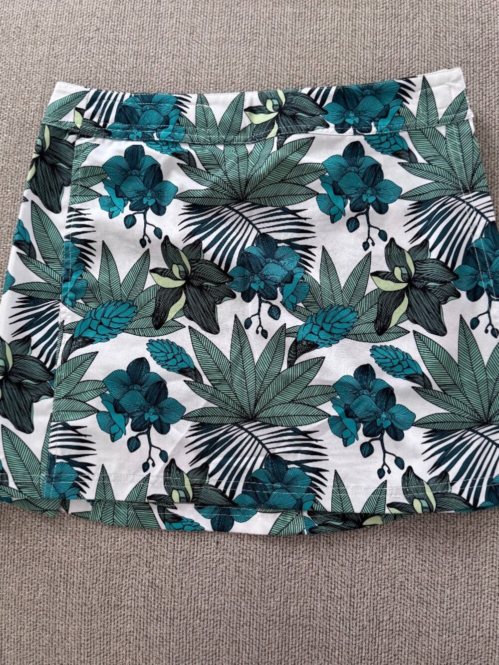 RipSkirt Hawaii Length 1 in retired Green Tropics Leaf Size Small